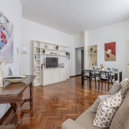 The Best Rent - Gorgeous Two-Bedroom Apartment In Porta Nuova District ミラノ エクステリア 写真
